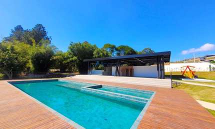 Terreno com pequeno aclive, medindo 1.023,08 m²- no Condomínio Villagio Reserva