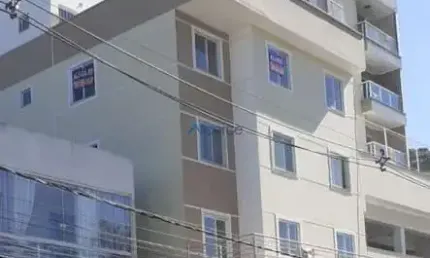 Cobertura duplex com excelente terraço, e apenas 2 lances de escada no São Pedro!