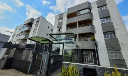 Apartamento com 02 quartos e garagem numerada no Morro da Glória