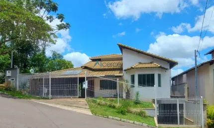 Casa linear 3 quartos, com quintal no Condomínio São Lucas