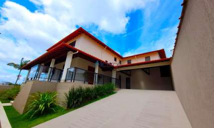 Casa duplex com 04 quartos e 04 vagas de garagem no Spinaville