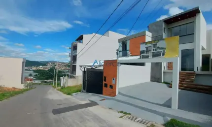 Casa dúplex com 3 quartos no Residencial Jardim São João