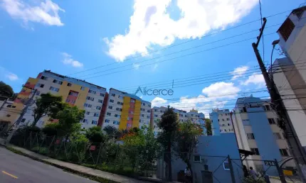 Apartamento térreo com 02 quartos no bairro bandeirantes