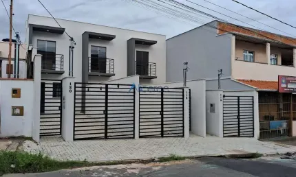 Casa com 2 quartos à venda na Rua São João Batista, Parque Guarani, Juiz de Fora