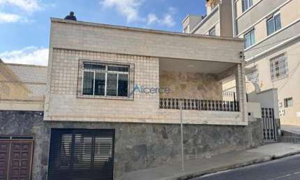Casa com 3 quartos à venda na Rua Batista de Oliveira, Centro, Juiz de Fora