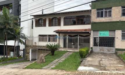 Grande Casa na Avenida Barão do Rio Branco - Coração de Juiz de Fora