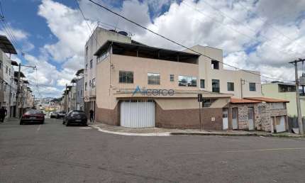 Casa com 3 quartos à venda na Rua Tupi, Santa Terezinha, Juiz de Fora