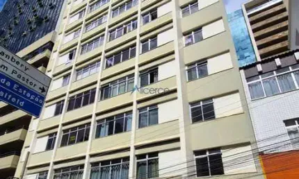 Excelente apartamento com 03 quartos e elevador no Centro