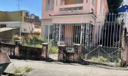 Terreno de 594 metros quadrados com projeto para construção de prédio aprovado!