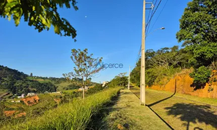Terreno em declive medindo 3.000m², com vista linda- no villagio da serra ii- salvaterra