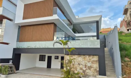 Linda Casa no Condomínio Estrela Alta - Juiz de Fora