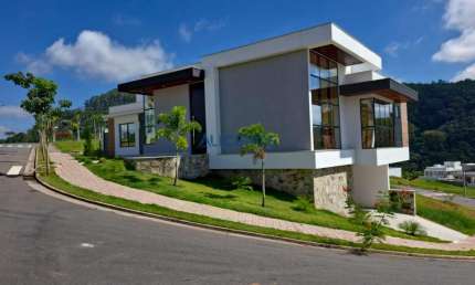 Belíssima casa linear de esquina, com fachada imponente no Estrela Alta em dois terrenos com 728m2.