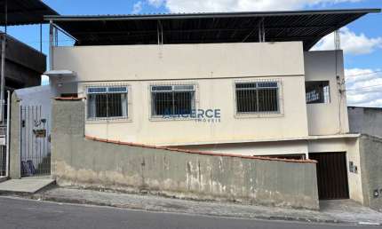 Casa com 3 quartos à venda na Rua Professor José Spinelli, Bairu, Juiz de Fora