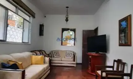 Casa ampla de 3 quartos, 3 vagas de garagem e quintal no paineiras!