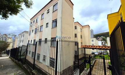 Apartamento de 02 quartos com garagem no Cascatinha