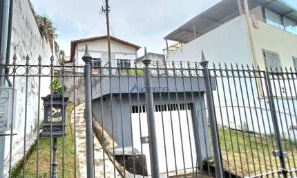 Casa com 4 quartos para alugar na Rua Cândido Tostes, São Mateus, Juiz de Fora
