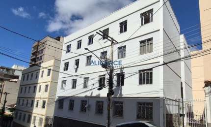 Apartamento com 3 quartos para alugar na Rua Oscar Vidal, Centro, Juiz de Fora