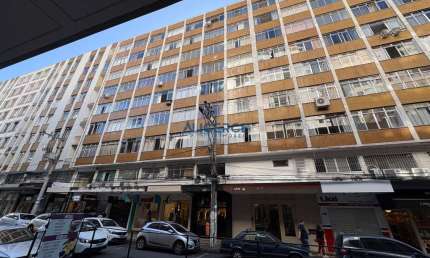 Maravilhoso quarto e sala todo reformado na Rua Braz Bernadino