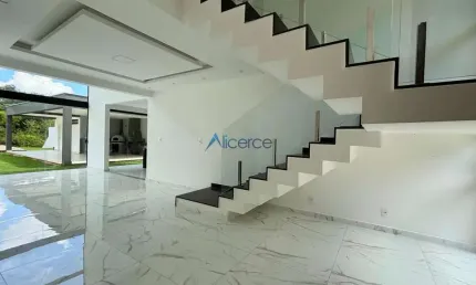 Casa dúplex com 4 quartos e lazer com piscina Condomínio Portal do Aeroporto!