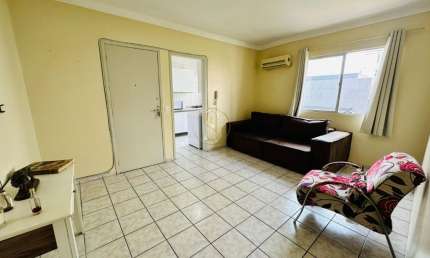 Excelente apartamento bem distribuído em rua reta ao mar!