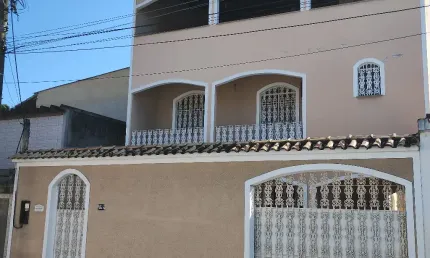 Casa triplex 5 quartos, terraço, quintal, aceita carta e FGTS