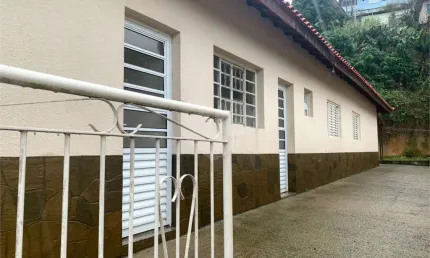 Casa com 3 quartos para locação em Jardim Mosteiro - SP