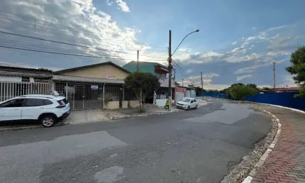 Casa para Venda em Campinas, Parque Universitario de Viracopos, 2 dormitórios, 1 banheiro, 4 vagas