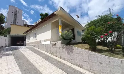 Casa térrea com 3 quartos à venda em Jardim Das Palmas - SP