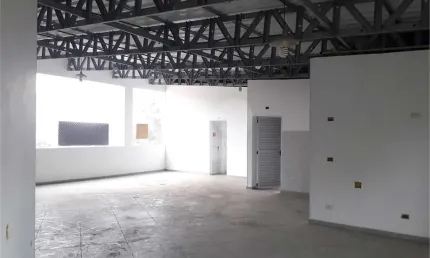 Prédio inteiro à venda ou para locação em Ferreira - SP