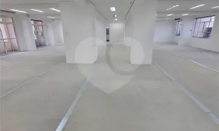 Sala comercial para alugar na Rua Líbero Badaró, Centro, São Paulo