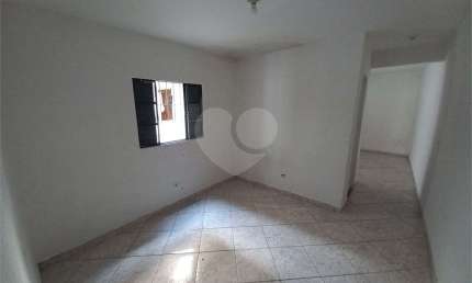 Casa de vila com 1 quartos para locação em Jardim Mitsutani - SP