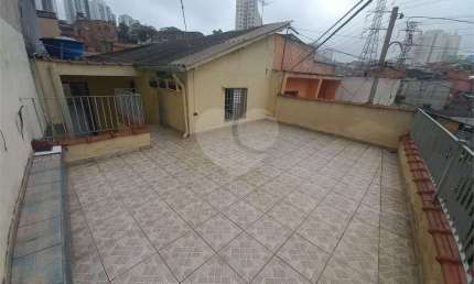 Casa de vila com 2 quartos para locação em Jardim Novo Taboão - SP