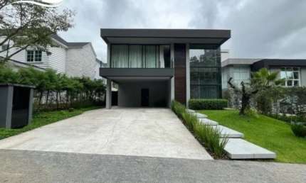 Casa no condomínio Haras Rio do Ouro em Balneário Camboriú