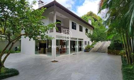 Venha conhecer essa maravilhosa casa com 4 quartos, sendo 1 suíte, perfeita para você e sua família.