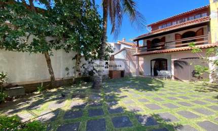 EXCEPCIONAL TRIPLEX A POUCOS PASSOS DA PRAIA DOS ANJOS