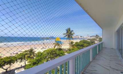 Apartamento à venda na Praia das Pitangueiras, 5 Suítes, 1 Vaga.