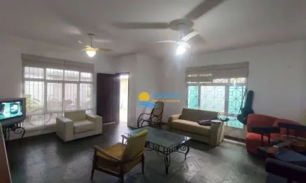 Casa à venda na Praia do Pernambuco, 3 Suítes, 1 Vaga.