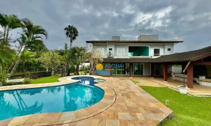 Casa à venda na Praia do Pernambuco, 5 Suítes, 4 Vagas.