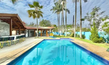 Casa à venda na Praia da Enseada, 5 Quartos, 4 Vagas.