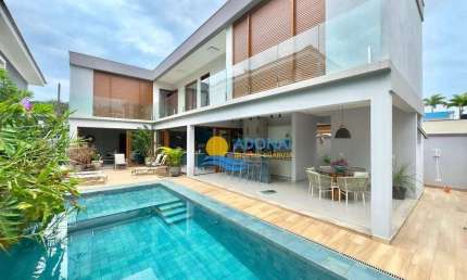 Casa à venda no Jardim Pernambuco 2, 5 Suítes, 4 Vagas.