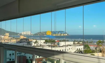 Enseada, vista panorâmica da praia da enseada, apartamento decorado, com varanda gourmet.