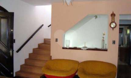 SOBRADO A VENDACOM 3 DORMITORIOS SENDO 1 SUITE, 2 VAGAS