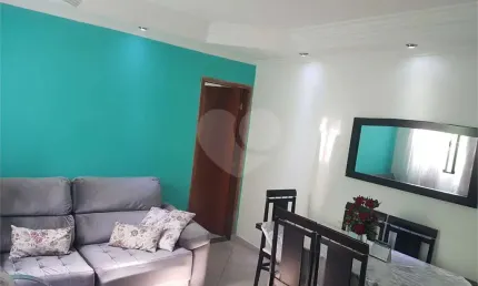 Casa tipo Sobrado com 02 dormitórios e 01 suíte para venda na Saúde. Edícula completa.