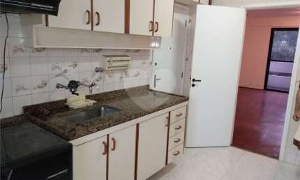 Apartamento com 3 Dorm 1 Suíte 2 Vagas e Sacada na Vila Mascote - Venda e Locação.