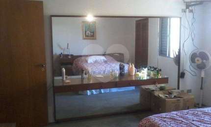 Sobrado com 380m² ac, 350m² at, 5 dormitórios, sendo 2 suítes, no Jardim Aeroporto!!!