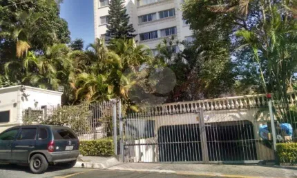 Apartamento de 2 dormitórios com armários embutidos, sala para 2 ambientes , Cozinha com armários
