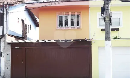 Casa tipo sobrado com 03 dormitórios e 01 suíte na vila santa catarina