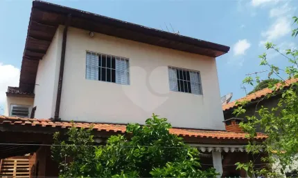 Sobrado a venda com 3 dormitorios  2 banheiros 3 vagas de garagem