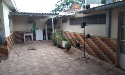Casa tipo Sobrado 04 Dorm 02 Banheiros 04 Vagas no Parque Bristol para venda.