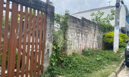 Terreno 15 x 50 em excelente localização bom pra construir galpões ou sobrados